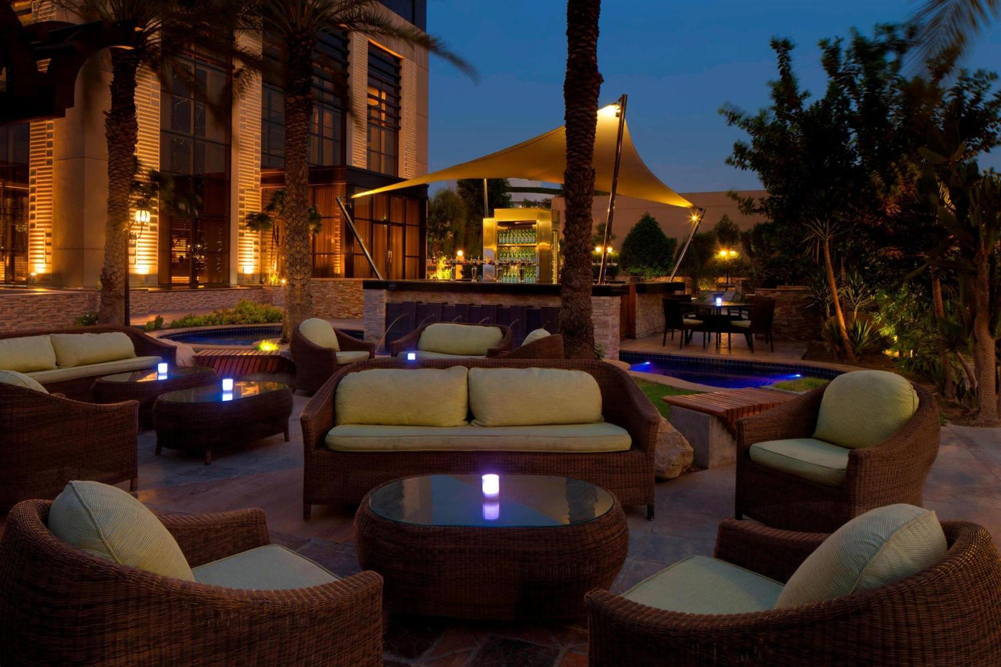 Le Meridien Dubai Hotel & Conference Centre Екстериор снимка The Westin Cairo