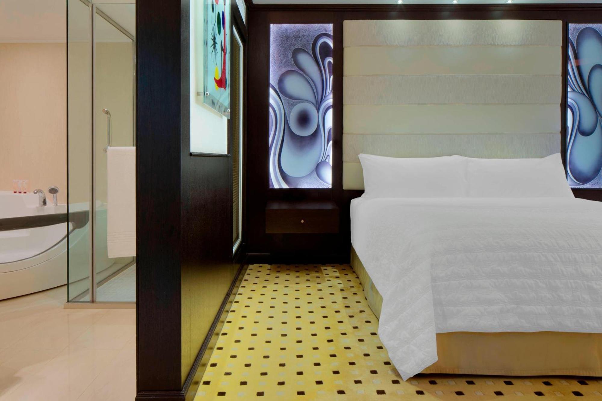 Le Meridien Dubai Hotel & Conference Centre Екстериор снимка A room at the hotel